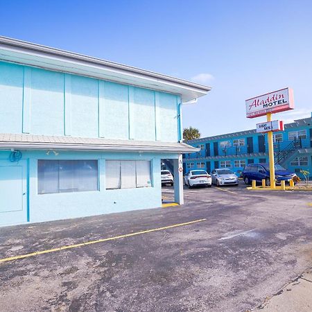 Aladdin Motel By Oyo Merritt Island Екстер'єр фото